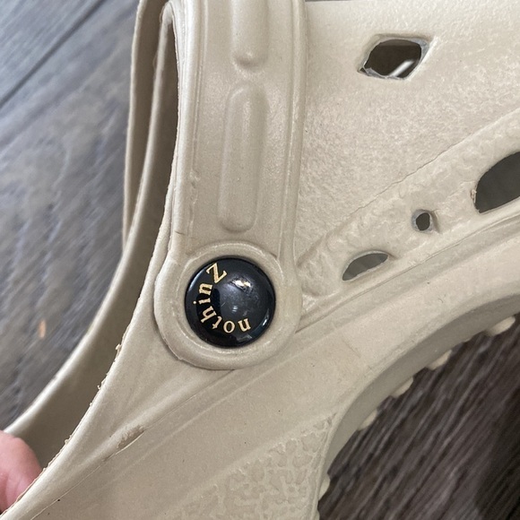 NEW! NOTHINZ SHOES JUNIORS/BIG KID CLOGS | TAN | Size J3 L5 unisex - Picture 8 of 13